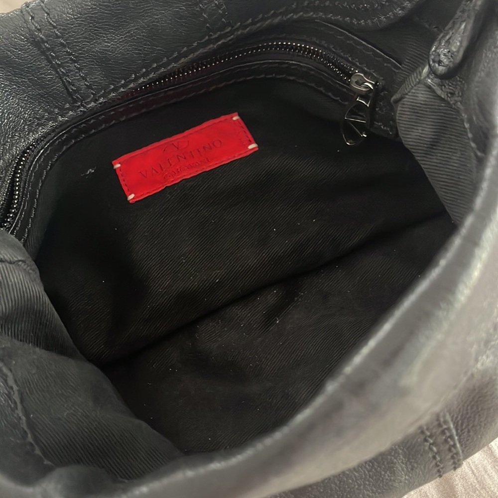 Authentic Valentino hand bag in black leather - Picture 6 of 6